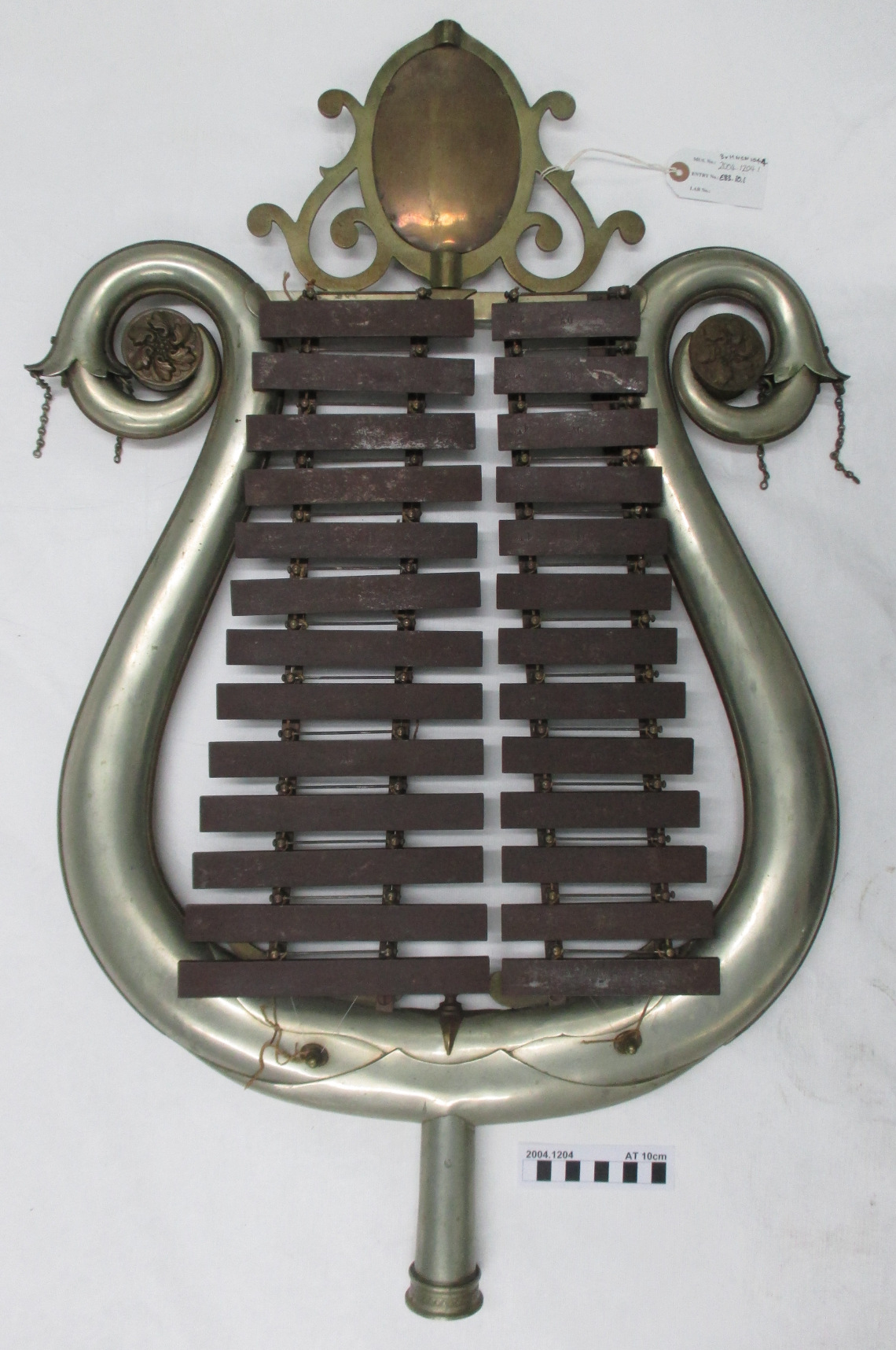 The bell lyra after conservation