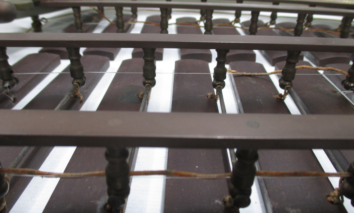 Using nylon string to support chimes